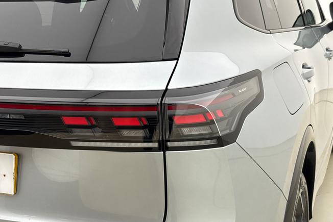 VOLKSWAGEN Tiguan Photo 18
