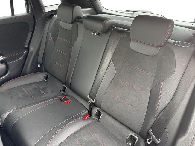 MERCEDES-BENZ GLA Photo 9