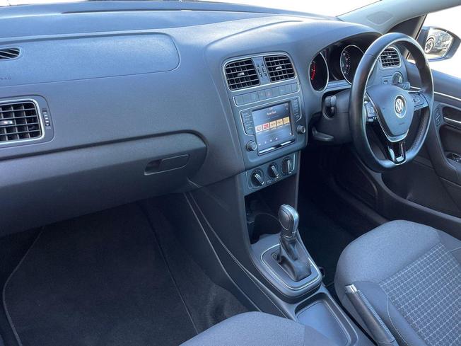 VOLKSWAGEN Polo Photo 2
