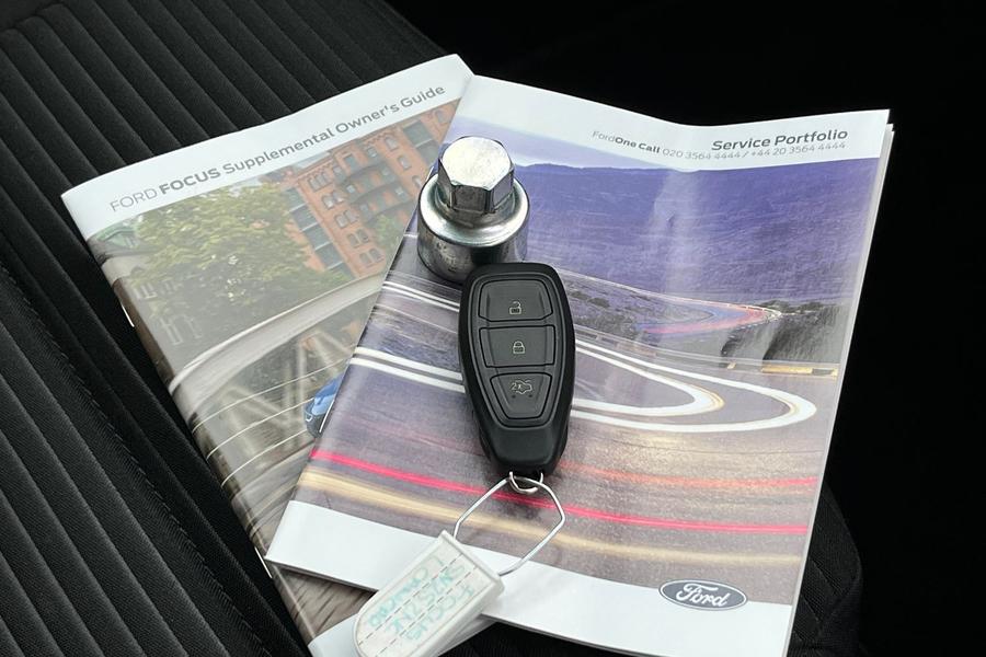 Ford FOCUS Photo autoimg-6bd66d37bbd549976c2673430e5219e4bc495e61.jpg