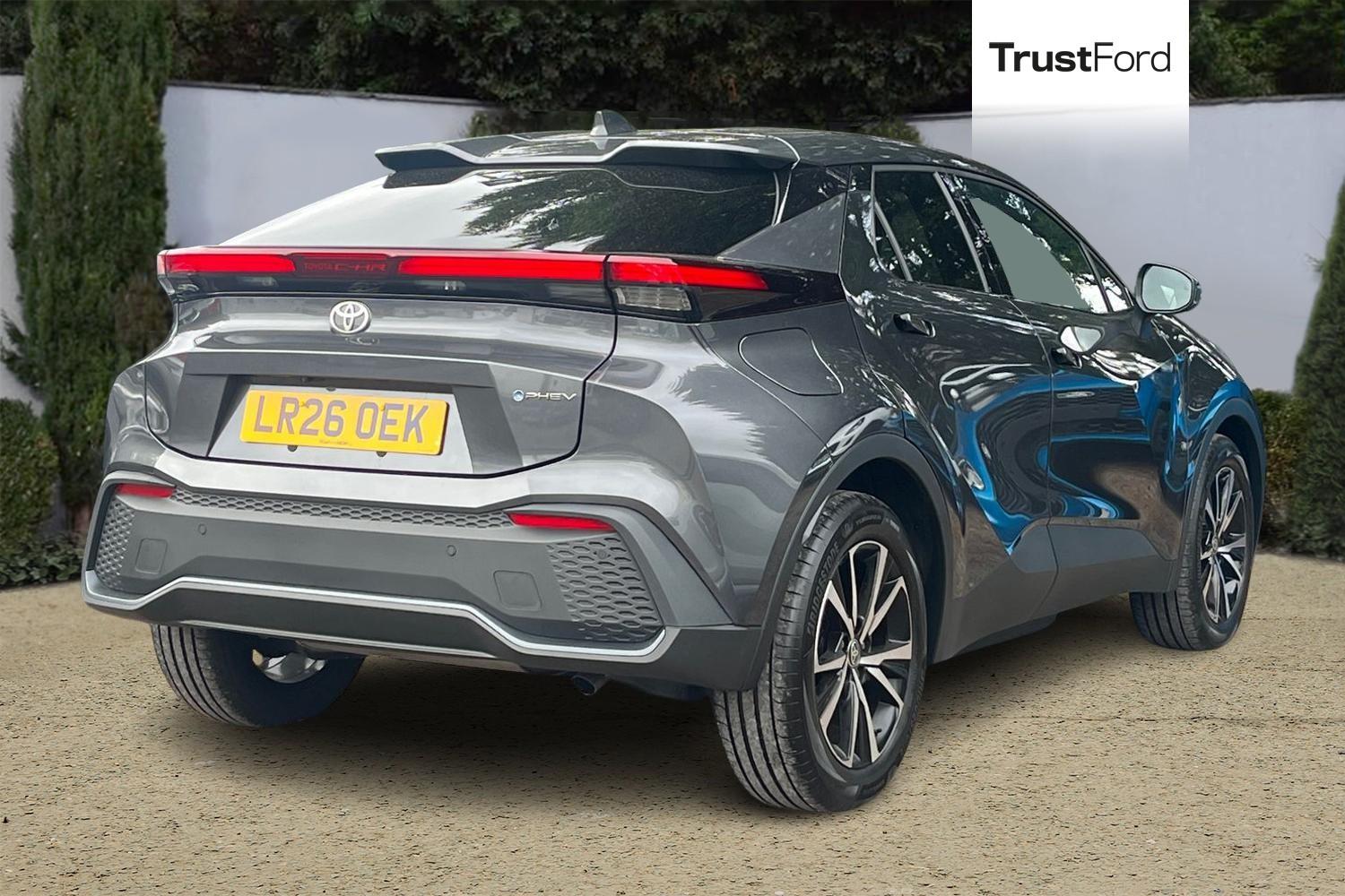 Toyota C-HR Photo 3