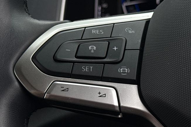 VOLKSWAGEN T-Roc Photo 16