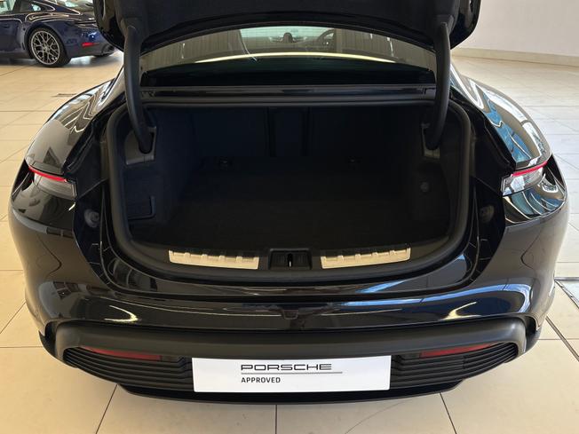 PORSCHE Taycan Photo 19