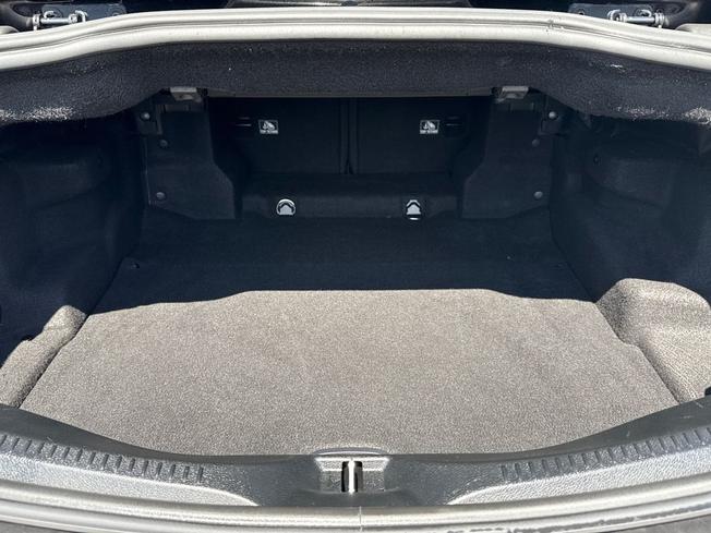 MERCEDES-BENZ E Class Photo 12