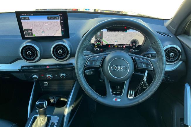 Audi Q2 Photo 11