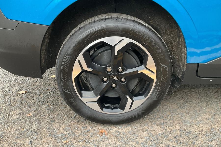 Ford E-TRANSIT COURIER Photo autoimg-6be05d96fd77f724b5bd5e85942a2864bad9f231.jpg