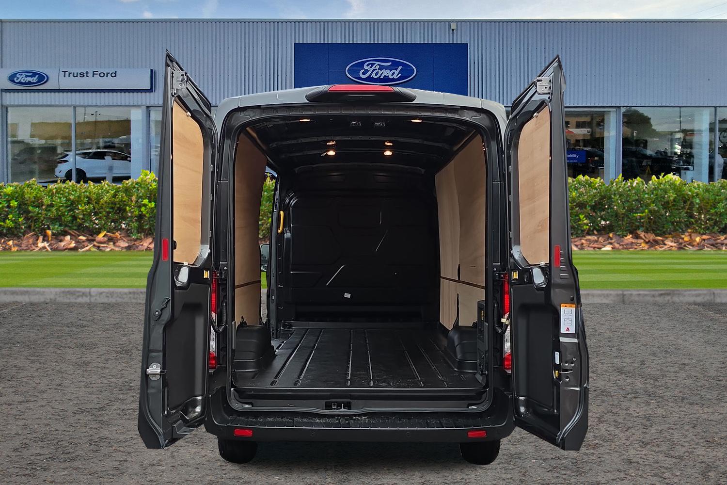 Ford E-TRANSIT Photo 5