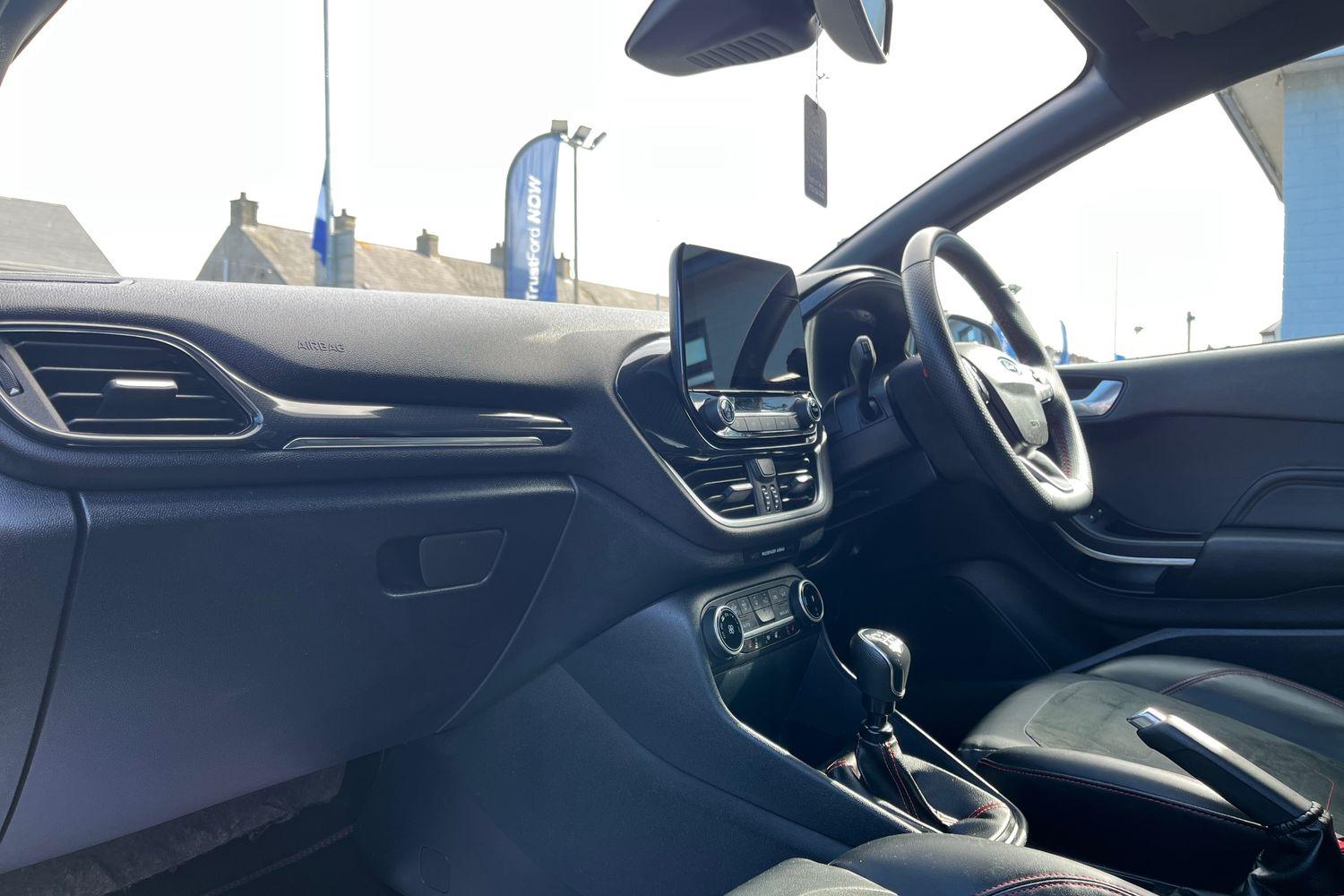 Ford FIESTA Photo 17