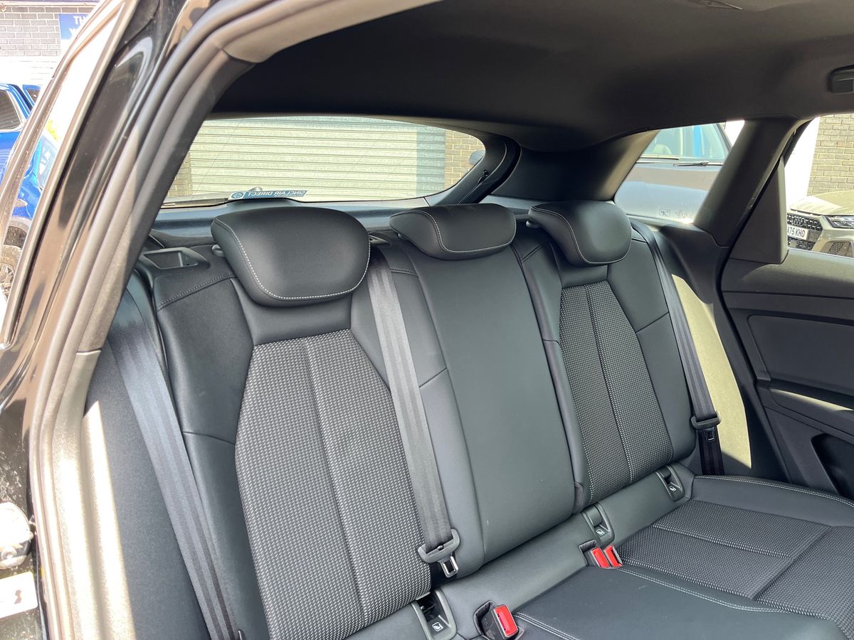 Audi Q4 e-tron Photo 30