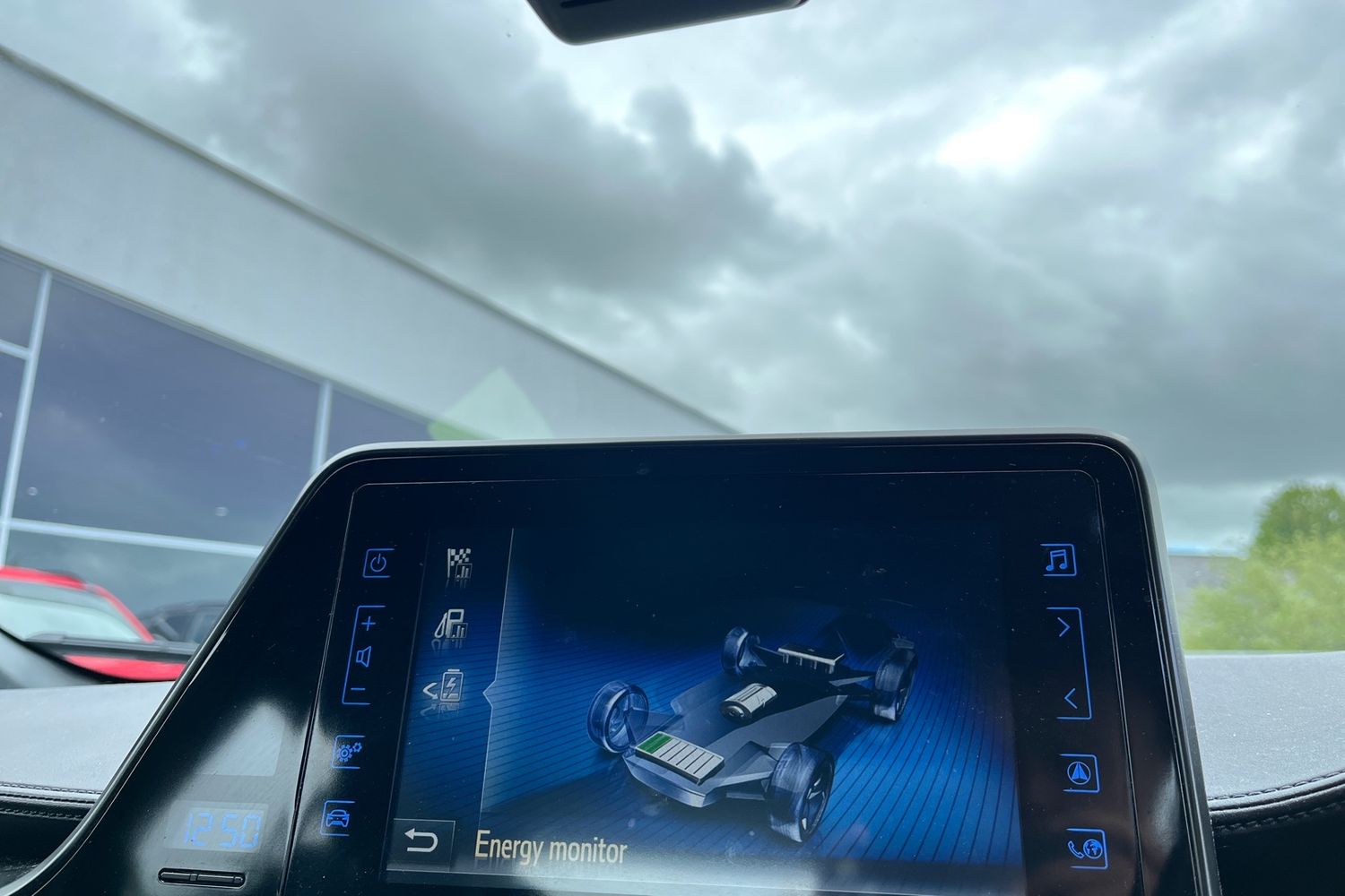 Toyota C-HR Photo 35