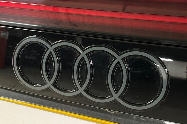 AUDI Q8 Photo 35