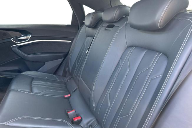 AUDI e-tron Photo 9