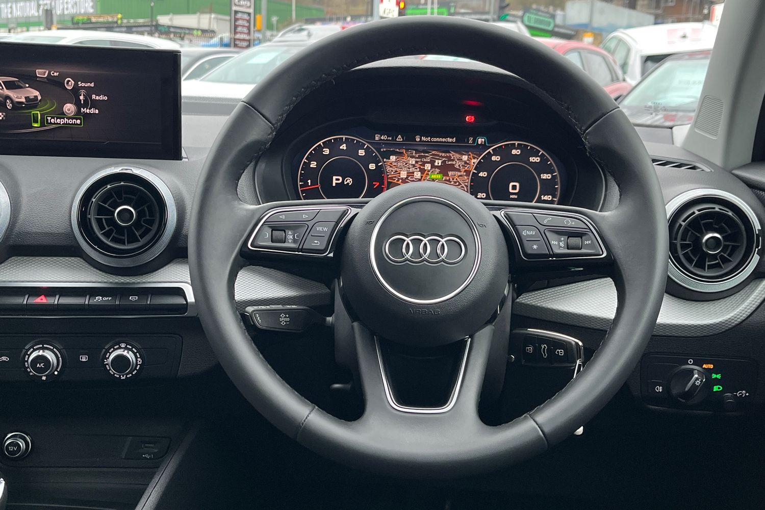 Audi Q2 Photo 11