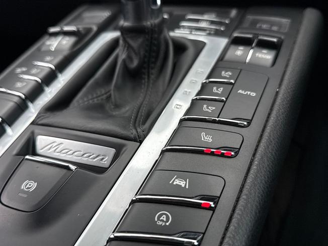 PORSCHE Macan Photo 39