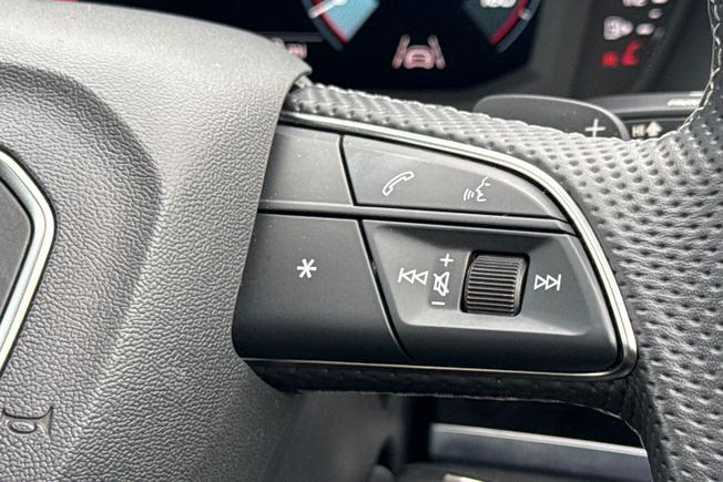AUDI Q3 Photo 17