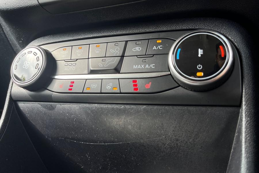 Ford FIESTA Photo autoimg-6c141cb8a46ea8fdaab40935cf1a7f5c3952c64e.jpg