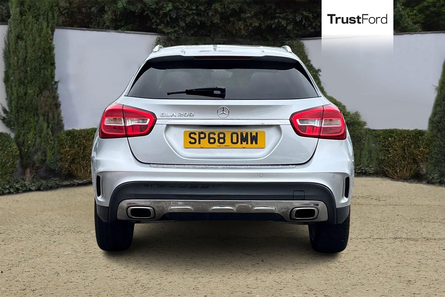Mercedes-Benz GLA Photo 6