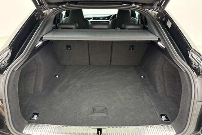 AUDI E-Tron S Photo 12