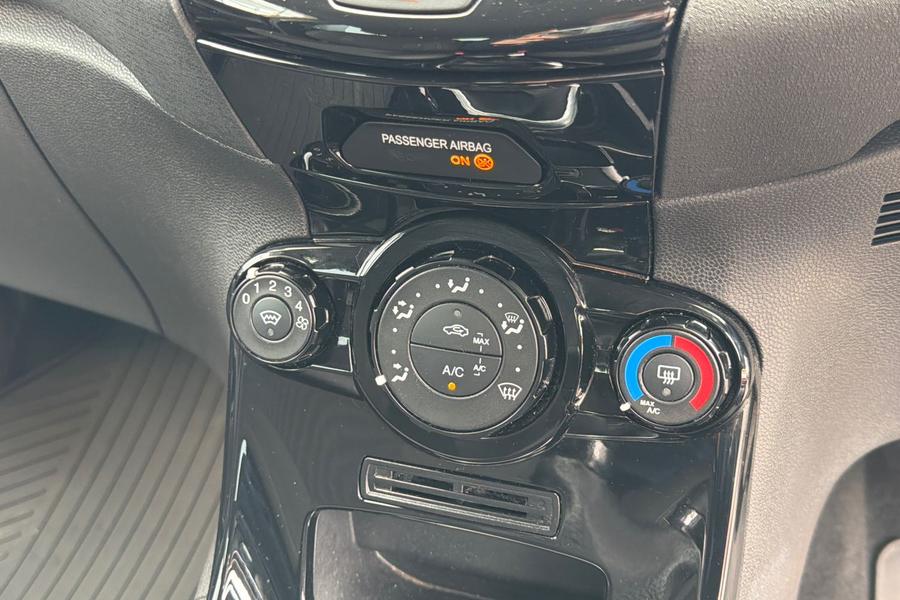 Ford FIESTA Photo autoimg-6c1d4157c469a1bda6ee51dbf9ab441c687eabba.jpg
