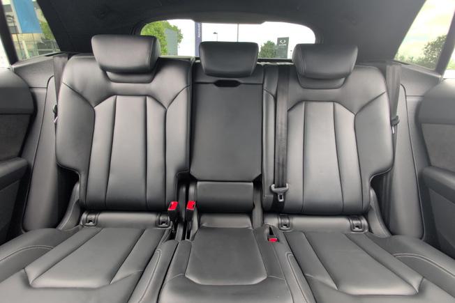 AUDI Q8 Photo 44