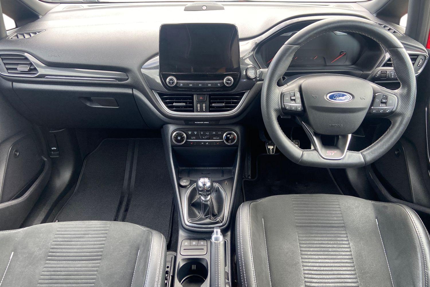 Ford FIESTA Photo 9
