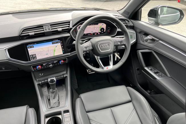 AUDI Q3 Photo 42