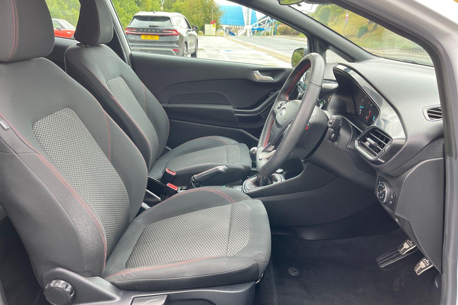 Ford Fiesta Photo 16