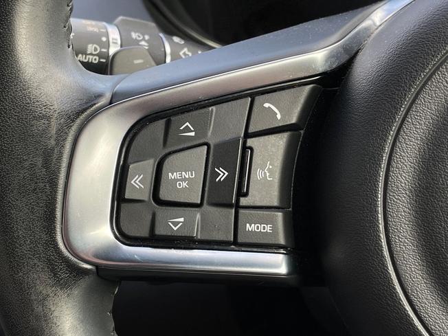 JAGUAR E-PACE Photo 16
