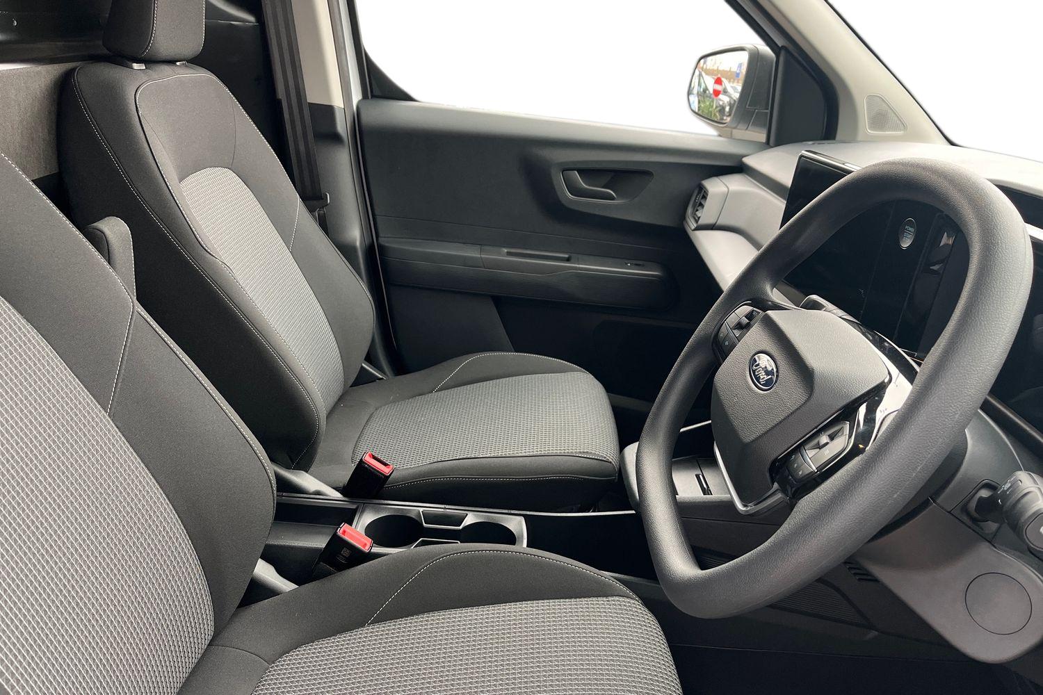 Ford E-Transit Courier Photo 9