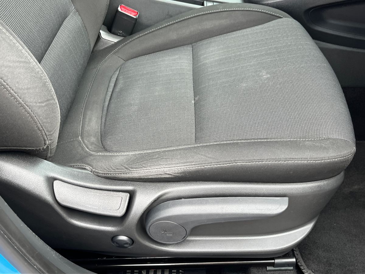 Hyundai KONA Photo 28