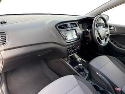 Hyundai i20 Photo 2