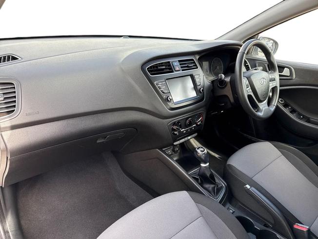 Hyundai i20 Photo 2