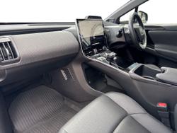 TOYOTA bZ4X Photo 2