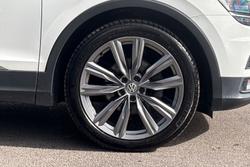 VOLKSWAGEN Tiguan Photo 5