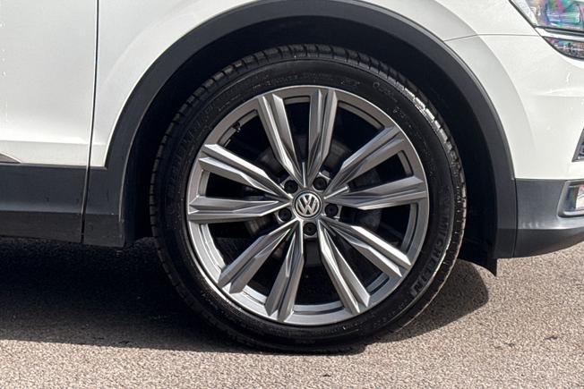 VOLKSWAGEN Tiguan Photo 5