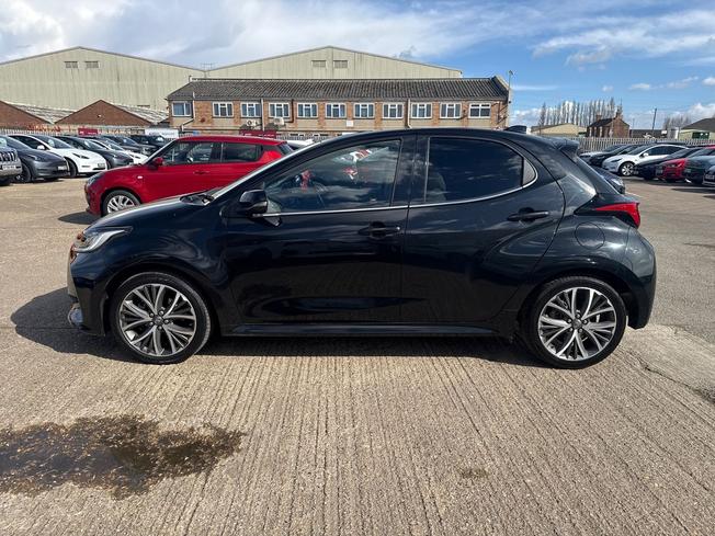 TOYOTA Yaris Photo 24