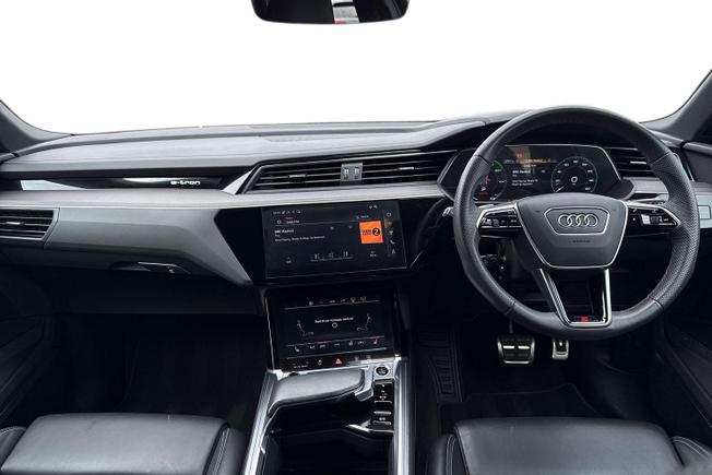 AUDI Q8 E-Tron Photo 10