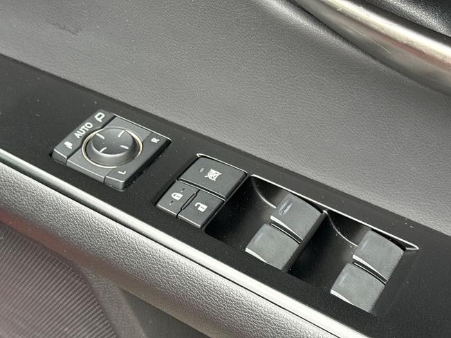 LEXUS Ux Photo 46