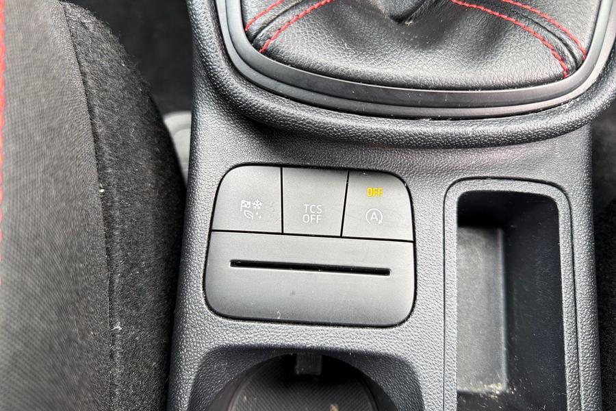 Ford FIESTA Photo autoimg-6c46b20ce6e47f46baa398ebb318fb5837ecccd4.jpg