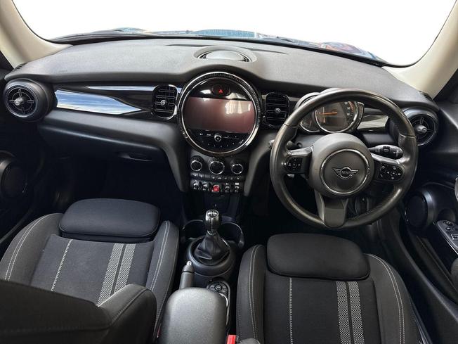 MINI Hatch Photo 10