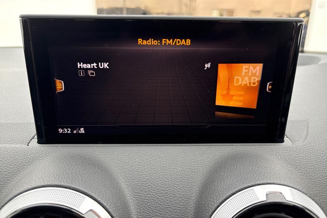 AUDI Sq2 Photo 13