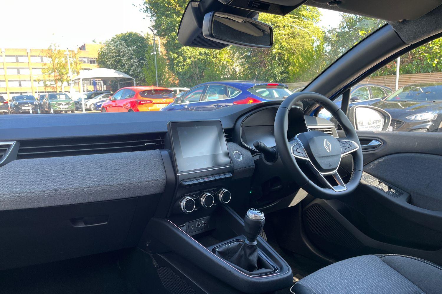 RENAULT CLIO Photo 17