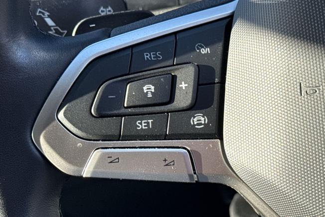 VOLKSWAGEN T-Roc Photo 16
