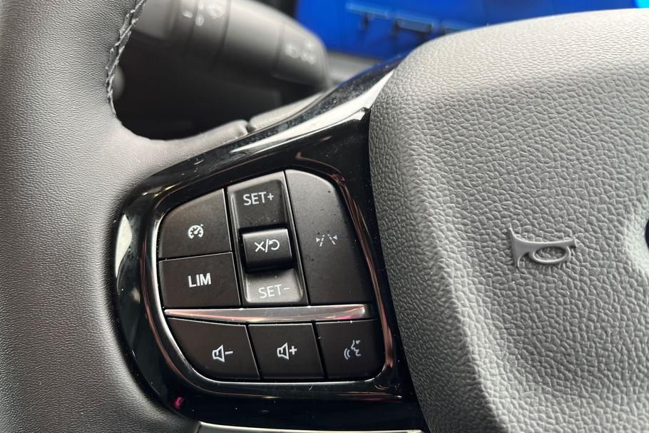 Used Ford TRANSIT CUSTOM WO25UPX 30