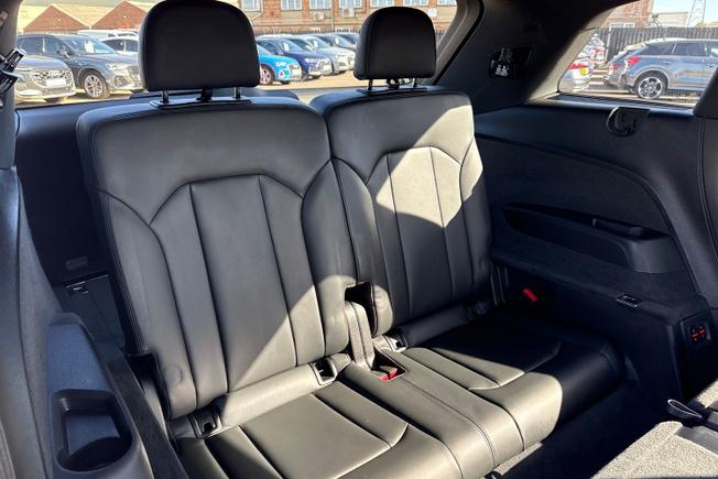 AUDI Q7 Photo 50