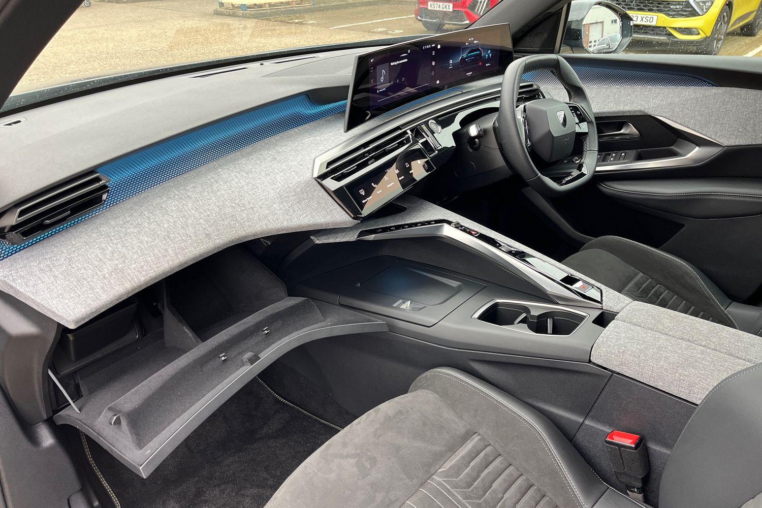 Peugeot E-5008 Photo 38