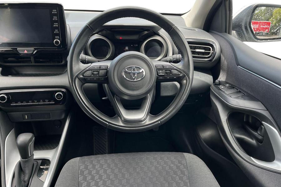 Toyota YARIS Photo autoimg-6c5a39be6da252a83b50ee03d0d260158fb1fad7.jpg