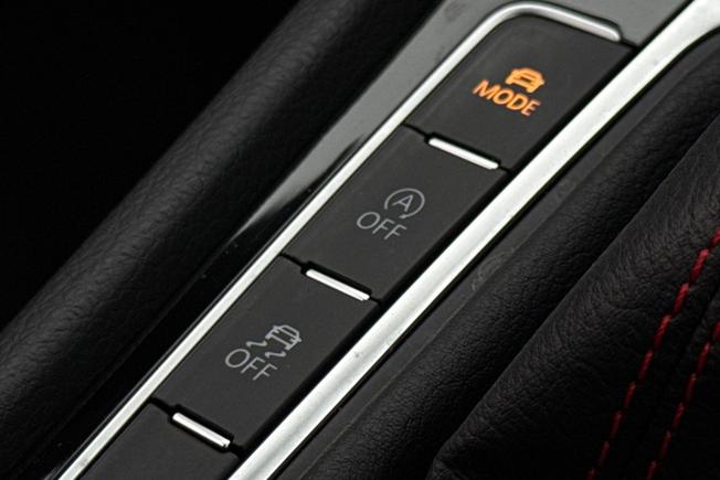 VOLKSWAGEN Golf Photo 25
