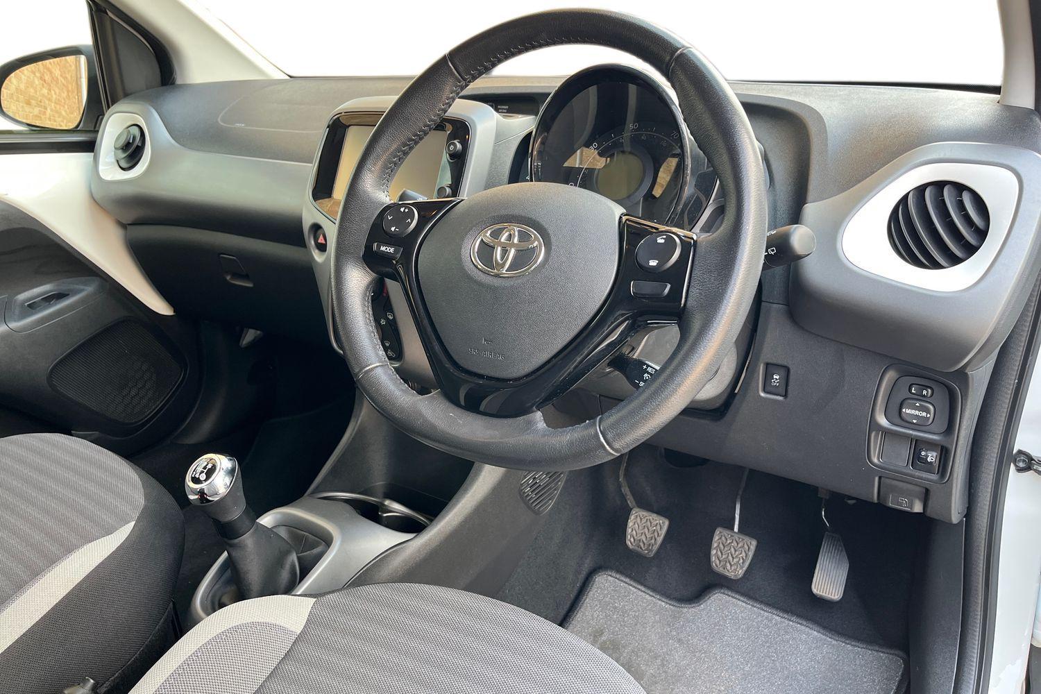 Toyota AYGO Photo 8