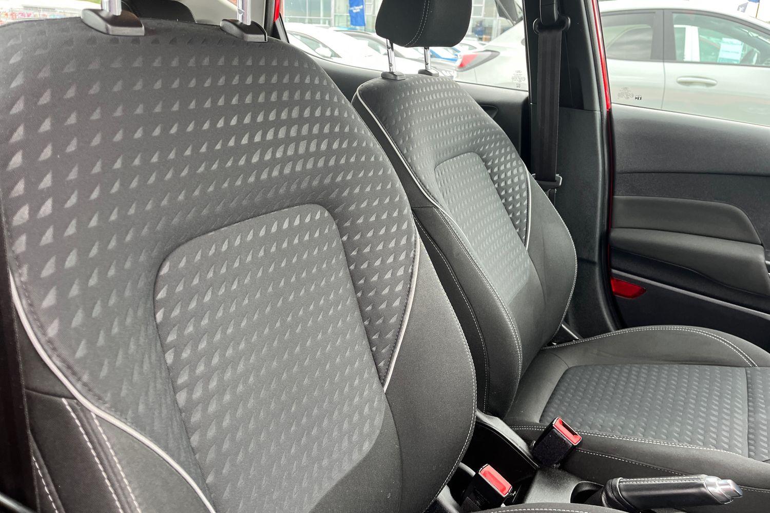Ford FIESTA Photo 16